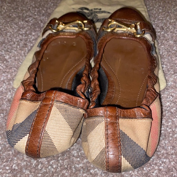 Authentic BURBERRY House Check Canvas Ballerinas - Picture 4 of 14